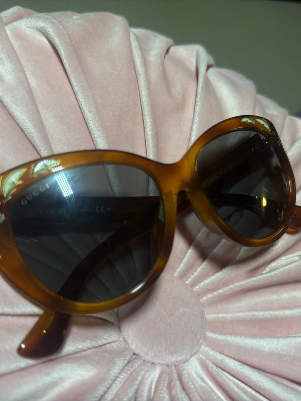 Gucci Brown Cat-Eye Sunglasses with White Floral Detail